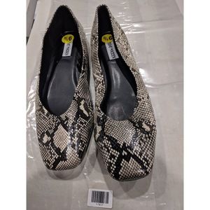 Steve Madden Snake Print Flats,Black and White 9.5M US
